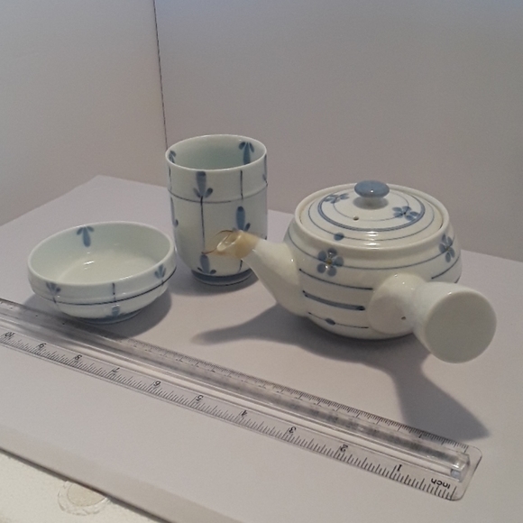 Asian Teapot with cup and saucer - Picture 2 of 6